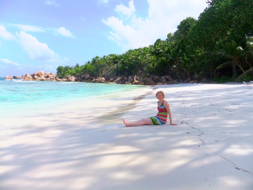 Ensam på Coco Anse, La Digue, Seychellerna