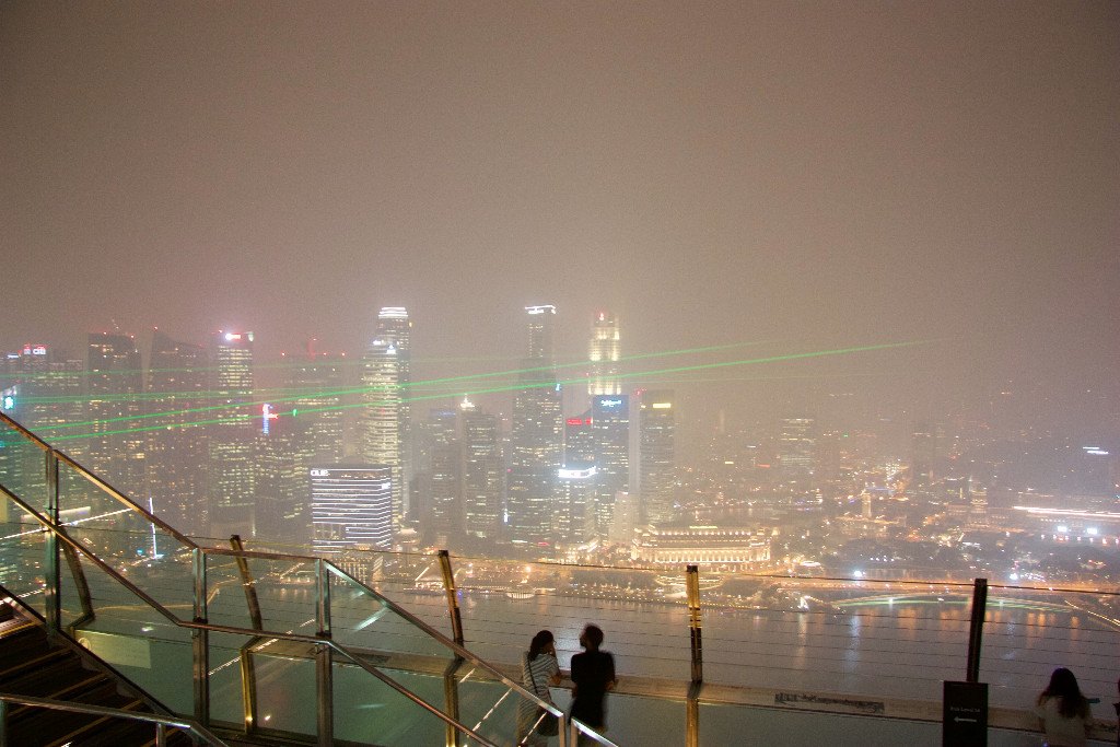 Ljusshow över marina bay sett från Marina bay sands