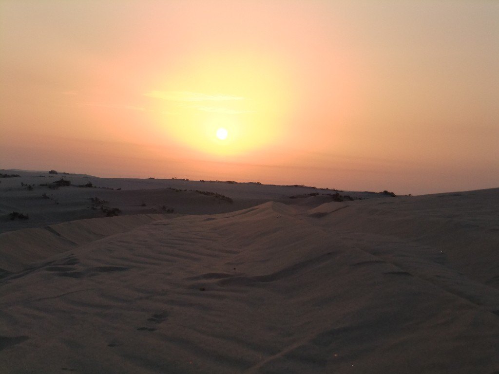solnedgång i öknen Qatar